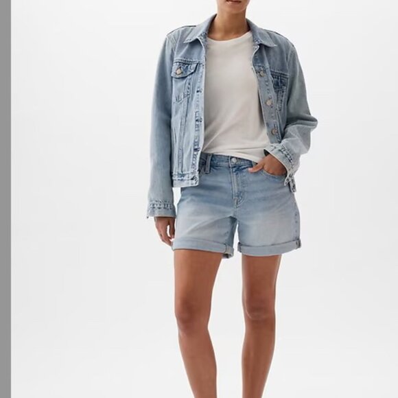 GAP Pants - 5" Mid Rise Denim Shorts  size 12 31 NWT
